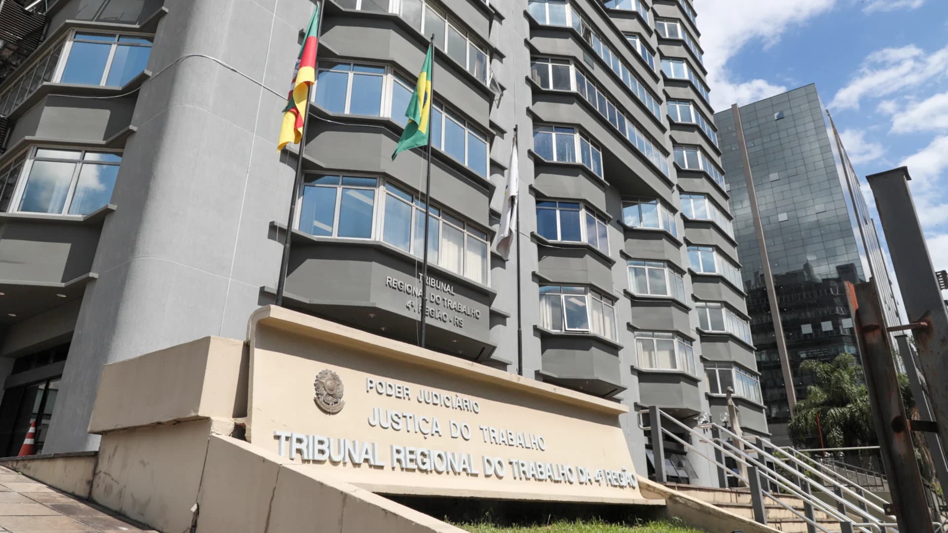 Concurso TRT 4: edital publicado; salários de até R$ 16 mil