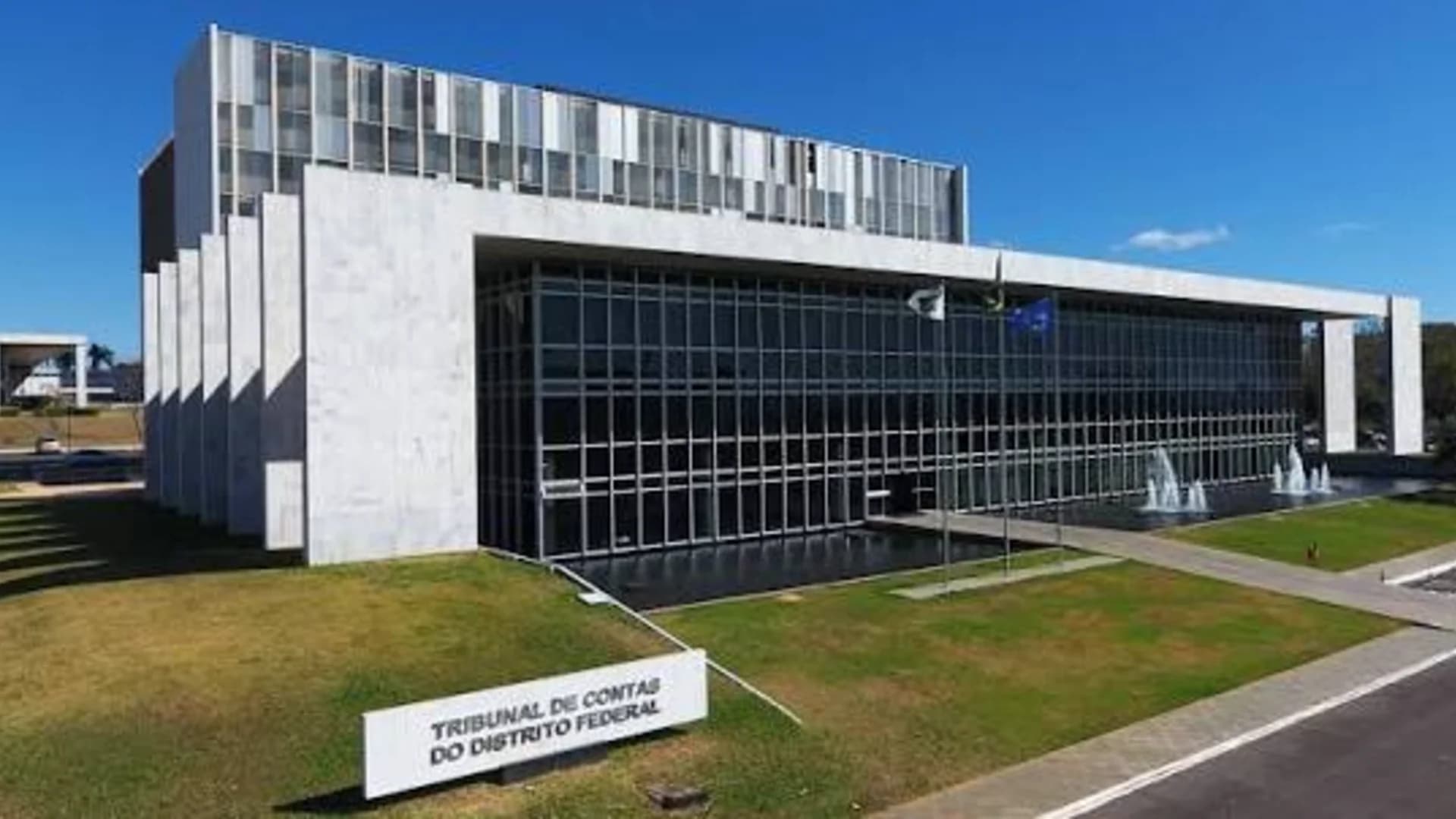 Concurso TCDF tem edital publicado e salário de R$ 14,9 mil